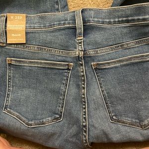 Madewell Roadtripper Stovepipe jeans size 28P .